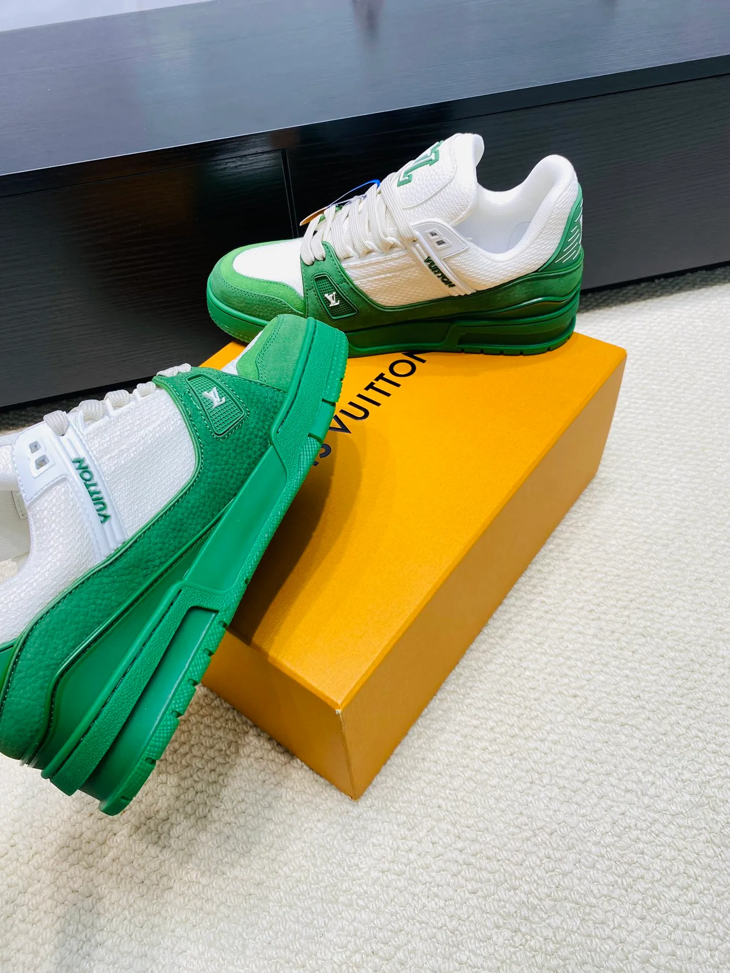 👟👟Ex-factory price 800👟👟 💰💰💰 Hot style 🆕🆕🆕𝙇𝙑 LV Louis Vuitton L House Donkey Brand Trainer Series Couple Style Casual Sports Shoes Skateboard Shoes Original Purchase Development Production Production This pair of LV Trainer sneakers are made of a blend of technical materials with waterproof properties. The meticulously crafted upper is notable for its many signature details, including Louis Vuitton and #54 in script, referencing the year 1854. Exquisite packaging at the delivery counter🛍📦 ▪️Fabrics: Original customized imported cowhide ▪️Inner lining: Original customized breathable mesh ▪️Outsole: Original open-molded non-slip TPU combination outsole ▪️Sole thickness: 3 cm ▪️Size: Women's 35-41 / Men's 38-46